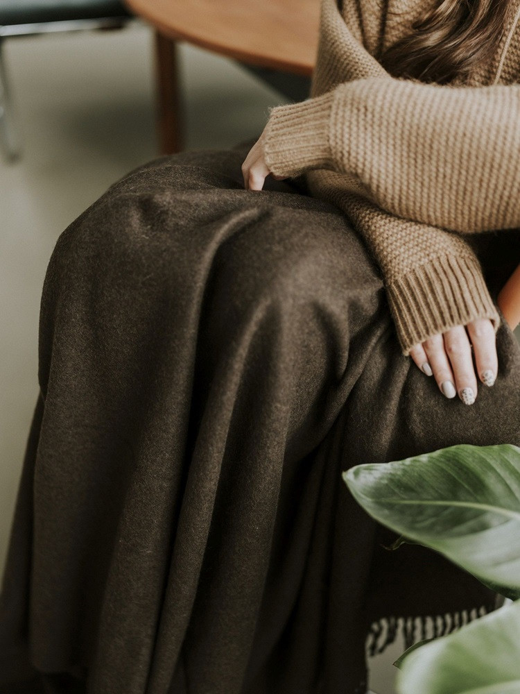 Koc z wełny jaka 100% ciemny brąz