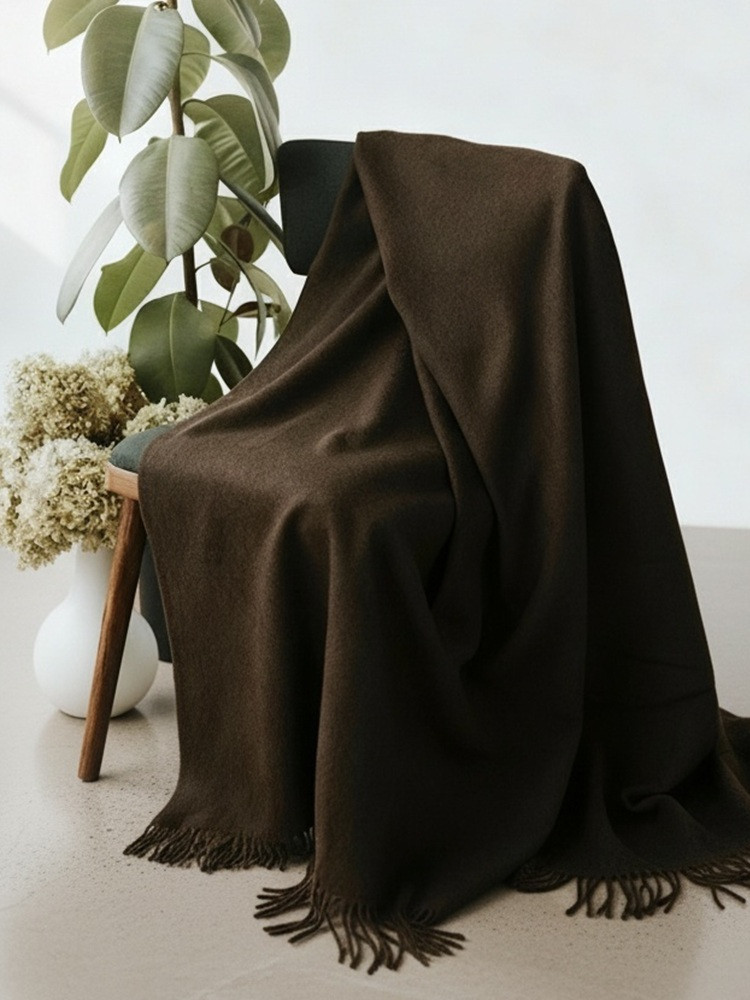 Koc z wełny jaka 100% ciemny brąz