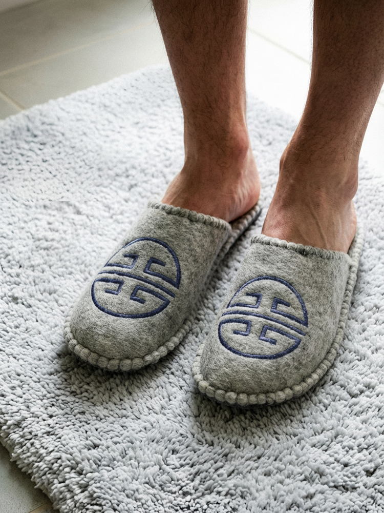 Kapcie z wełny owczej szare