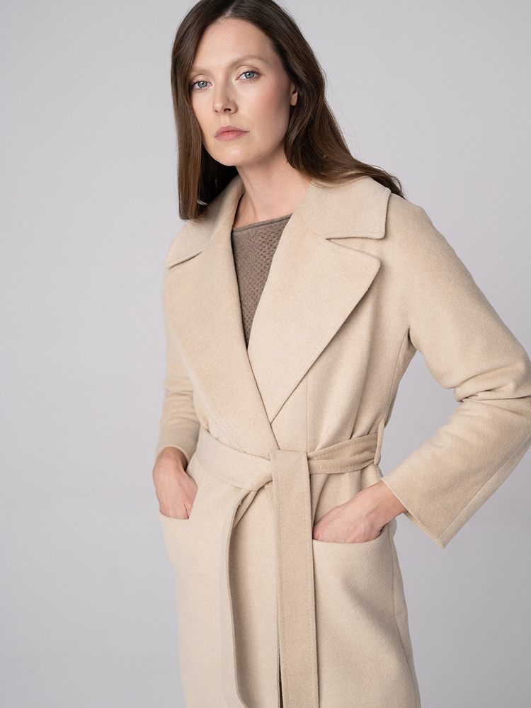 Kremowy płaszcz damski z...