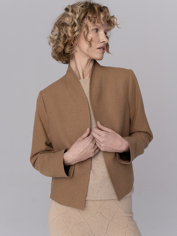 Krótki żakiet baby camel