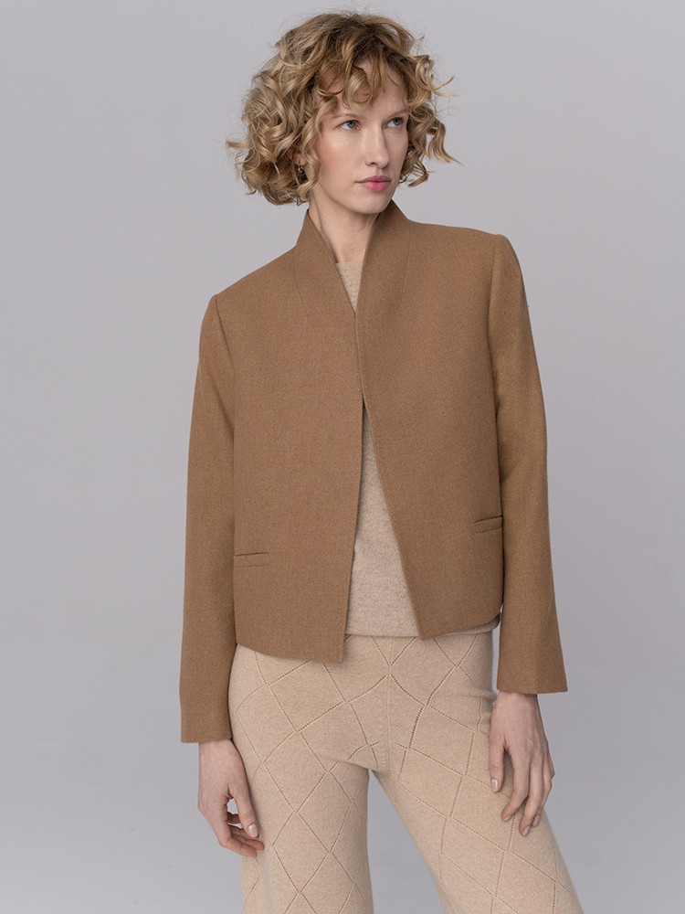 Krótki żakiet baby camel